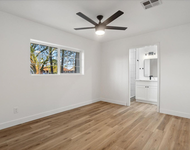 8525 E Clarendon Avenue - Photo Thumbnail 53