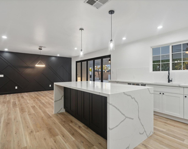 8525 E Clarendon Avenue - Photo Thumbnail 45