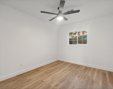 8525 E Clarendon Avenue - Photo Thumbnail 19
