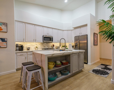 17635 N 55th Place - Photo Thumbnail 8