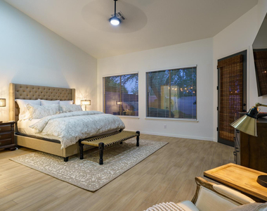 17635 N 55th Place - Photo Thumbnail 10