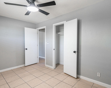 4421 N 23rd Avenue - Photo Thumbnail 10
