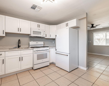 4421 N 23rd Avenue - Photo Thumbnail 18