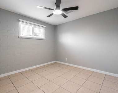 4421 N 23rd Avenue - Photo Thumbnail 12