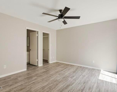 10815 W Northern Avenue - Photo Thumbnail 6