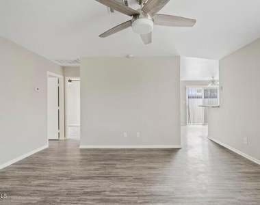 10815 W Northern Avenue - Photo Thumbnail 5