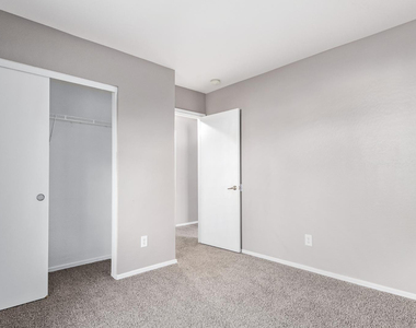 1368 S 232nd Avenue - Photo Thumbnail 26
