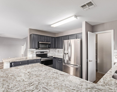1368 S 232nd Avenue - Photo Thumbnail 7