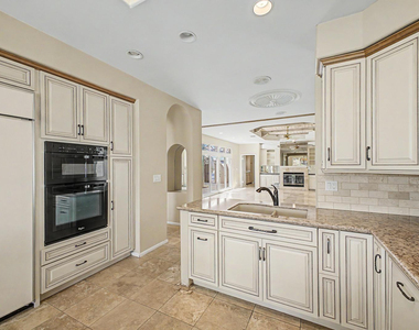 8407 E Del Camino Drive - Photo Thumbnail 14