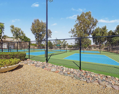 8407 E Del Camino Drive - Photo Thumbnail 30