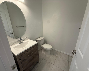15744 W Jefferson Street - Photo Thumbnail 9