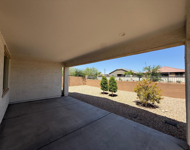 15744 W Jefferson Street - Photo Thumbnail 22