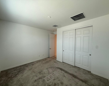 15744 W Jefferson Street - Photo Thumbnail 2