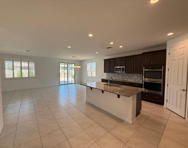 15744 W Jefferson Street - Photo Thumbnail 11