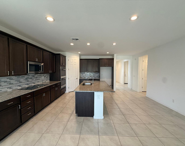 15744 W Jefferson Street - Photo Thumbnail 12