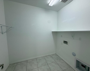 15744 W Jefferson Street - Photo Thumbnail 10