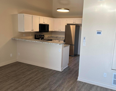 5704 E Aire Libre Avenue - Photo Thumbnail 2