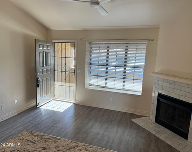 5704 E Aire Libre Avenue - Photo Thumbnail 4