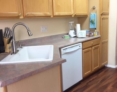8374 W Oraibi Drive - Photo Thumbnail 6