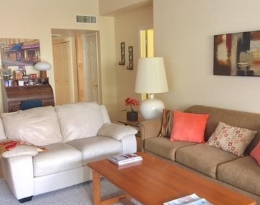 8374 W Oraibi Drive - Photo Thumbnail 10