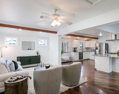 5328 E Pinchot Avenue - Photo Thumbnail 4