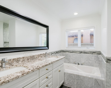 5328 E Pinchot Avenue - Photo Thumbnail 12