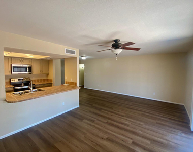 3137 W Campo Bello Drive - Photo Thumbnail 6