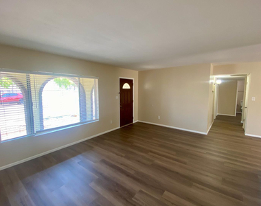 3137 W Campo Bello Drive - Photo Thumbnail 2