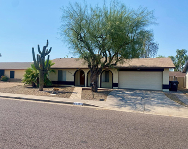 3137 W Campo Bello Drive - Photo Thumbnail 1
