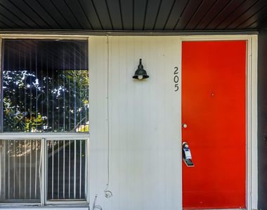 6320 N 16th Street - Photo Thumbnail 8