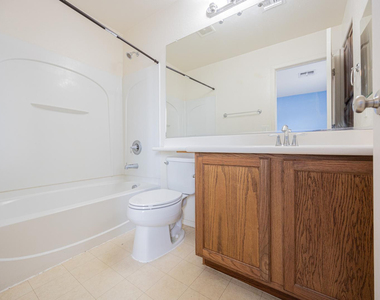 2032 N 78th Glen - Photo Thumbnail 16