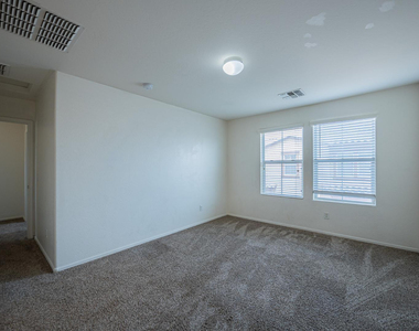 2032 N 78th Glen - Photo Thumbnail 11