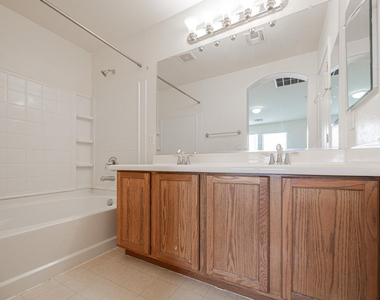 2032 N 78th Glen - Photo Thumbnail 13