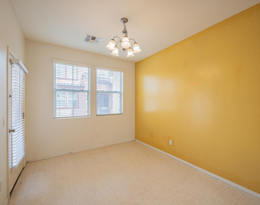 2032 N 78th Glen - Photo Thumbnail 8