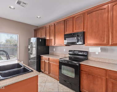 4937 N 108th Avenue - Photo Thumbnail 11