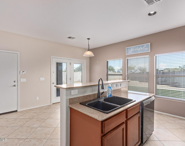 4937 N 108th Avenue - Photo Thumbnail 12