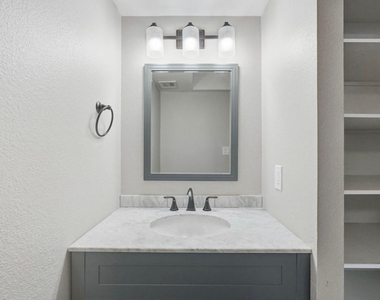4026 N Granite Reef Road - Photo Thumbnail 9