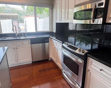 4026 N Granite Reef Road - Photo Thumbnail 5