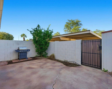 4026 N Granite Reef Road - Photo Thumbnail 26