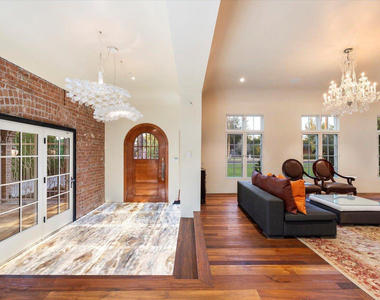 341 E Monte Vista Road - Photo Thumbnail 5