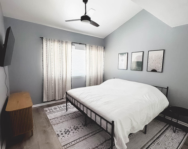 8055 E Thomas Road - Photo Thumbnail 22