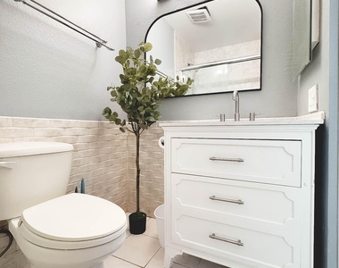 8055 E Thomas Road - Photo Thumbnail 10