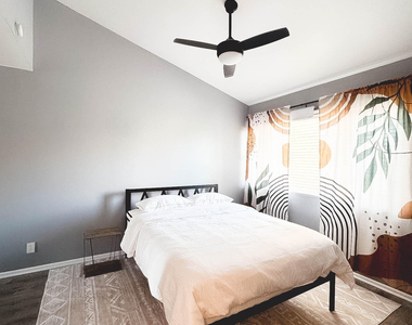 8055 E Thomas Road - Photo Thumbnail 4
