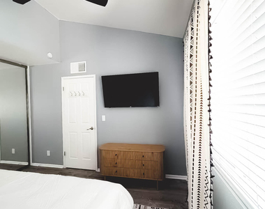 8055 E Thomas Road - Photo Thumbnail 5