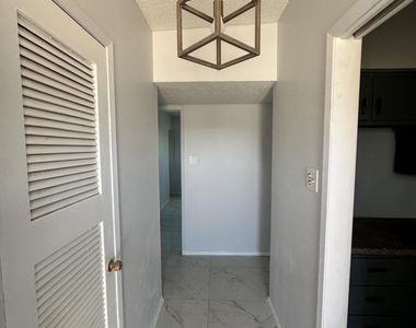 5104 Paris Avenue - Photo Thumbnail 1