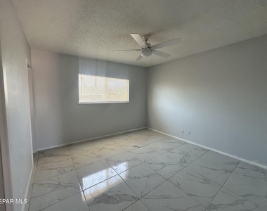 5104 Paris Avenue - Photo Thumbnail 6