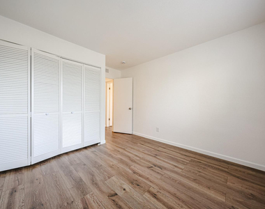 5757 W Eugie Avenue - Photo Thumbnail 19