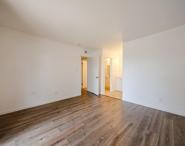 5757 W Eugie Avenue - Photo Thumbnail 49