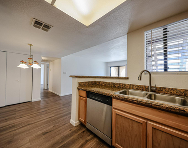 5757 W Eugie Avenue - Photo Thumbnail 8