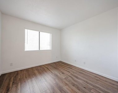 5757 W Eugie Avenue - Photo Thumbnail 22